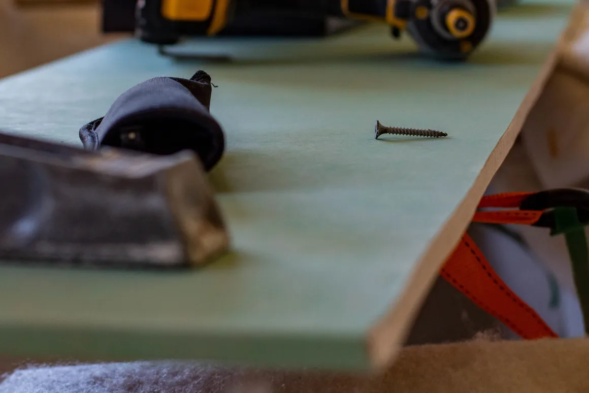 How to Fix Cracks in Sheetrock