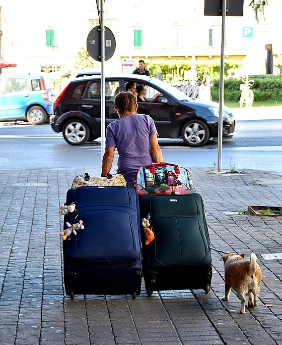 featured image - 3 Valid Reasons to Move Out of Your Flat ASAP