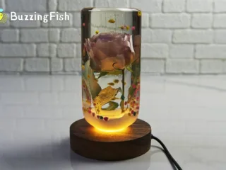 A unique night lamp made with a rose and resin.